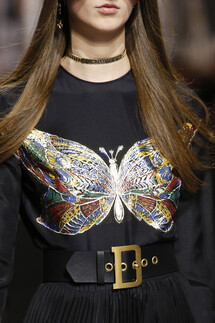 Details Christian Dior , Details Dior Fall 2018 Ready-to-Wear , Детали показа Кристиан Диор , Детали показа Диор осень зима 2018 , Fashion show , неделя моды в Париже , PFW , Мария Грация Кьюри , Mainstyles